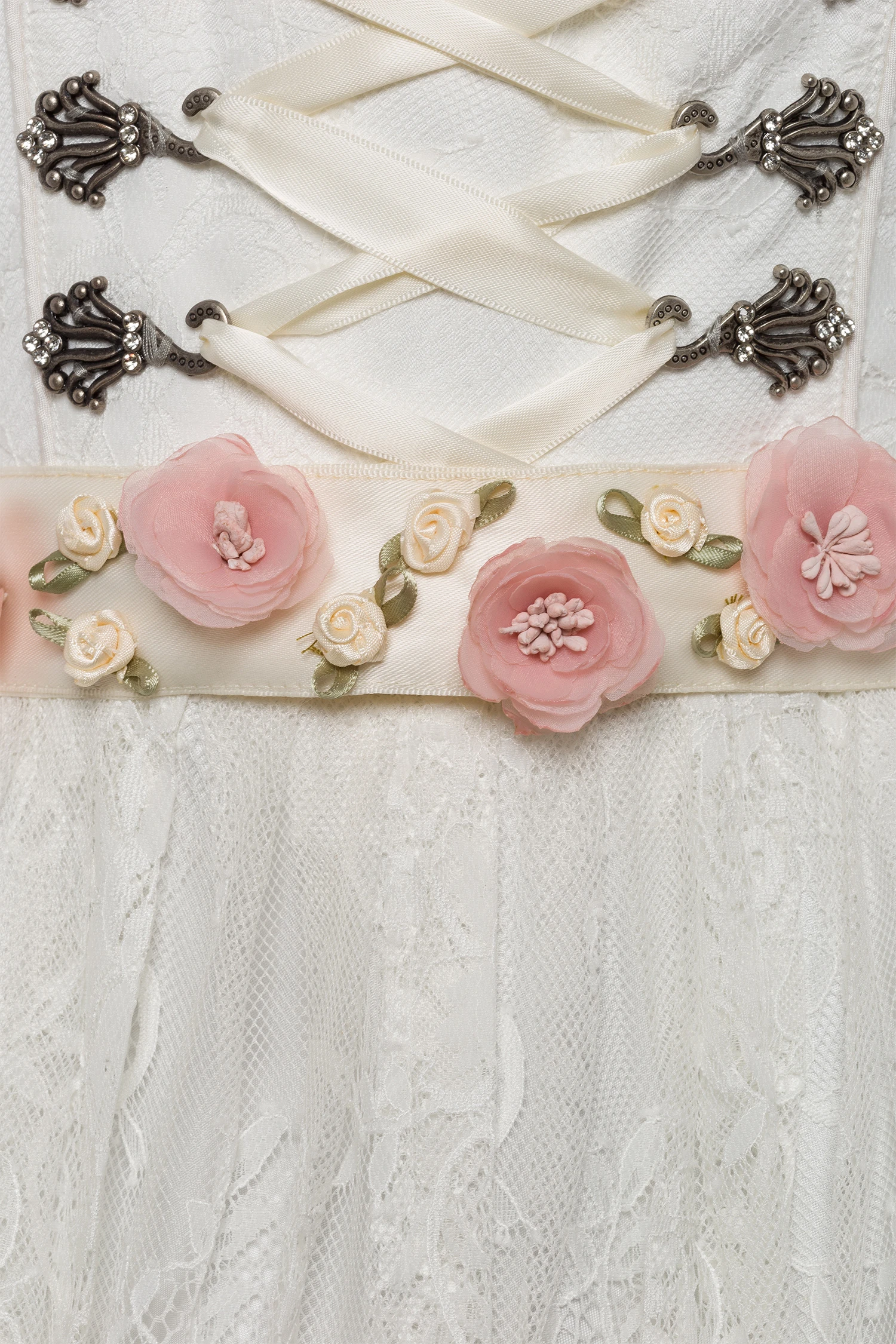 Brautdirndl Samira Mit Blütengürtel 4 Brautdirndl Samira Mit Blütengürtel – Bild 2